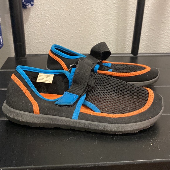 Water shoes - Picture 3 of 3